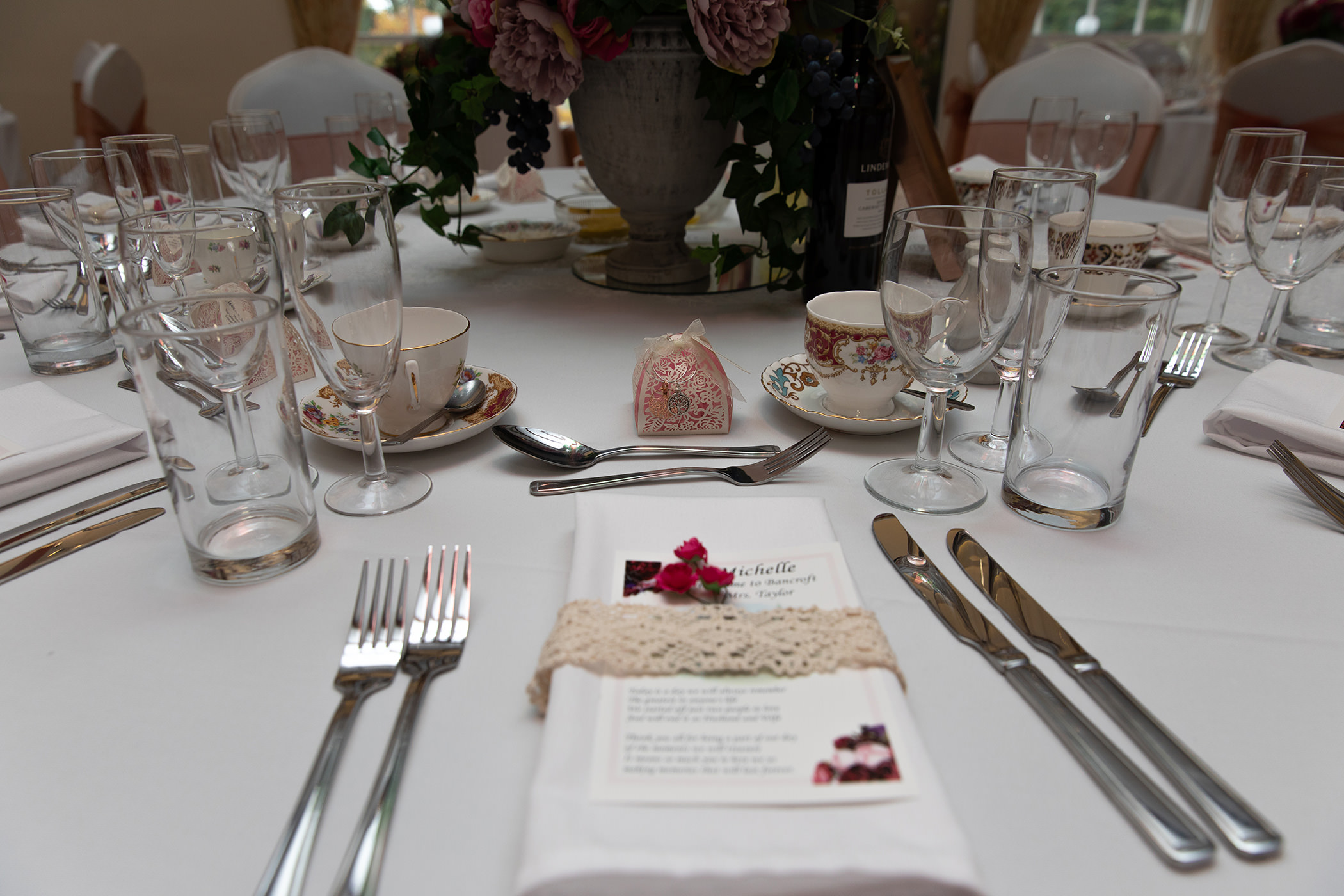 The lovely tableware and decorations