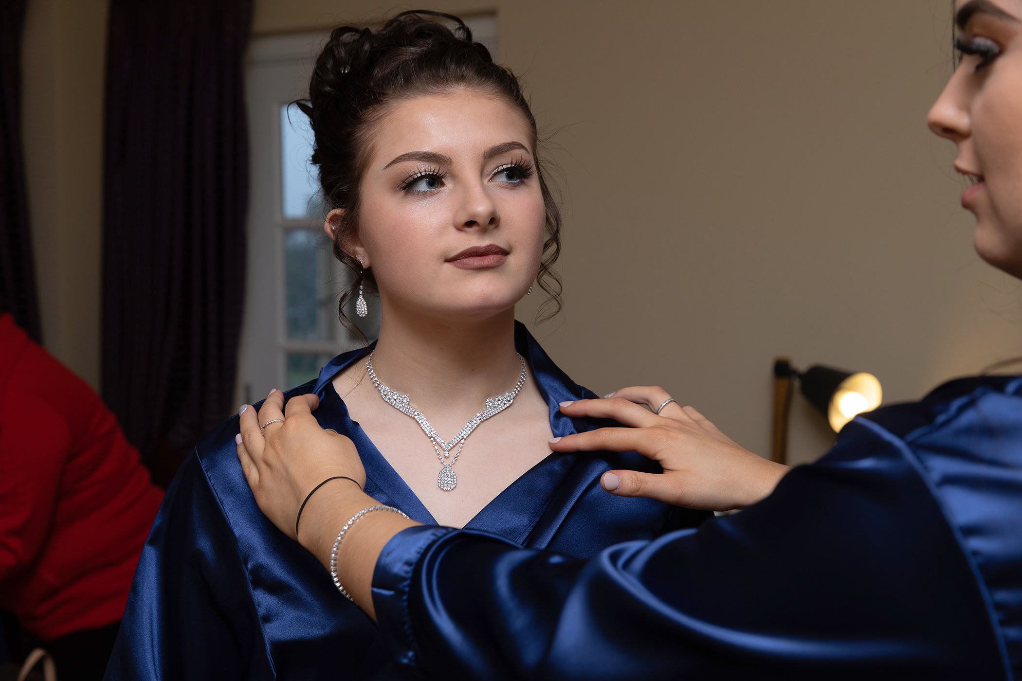 bridesmaids putting on their jewelry 