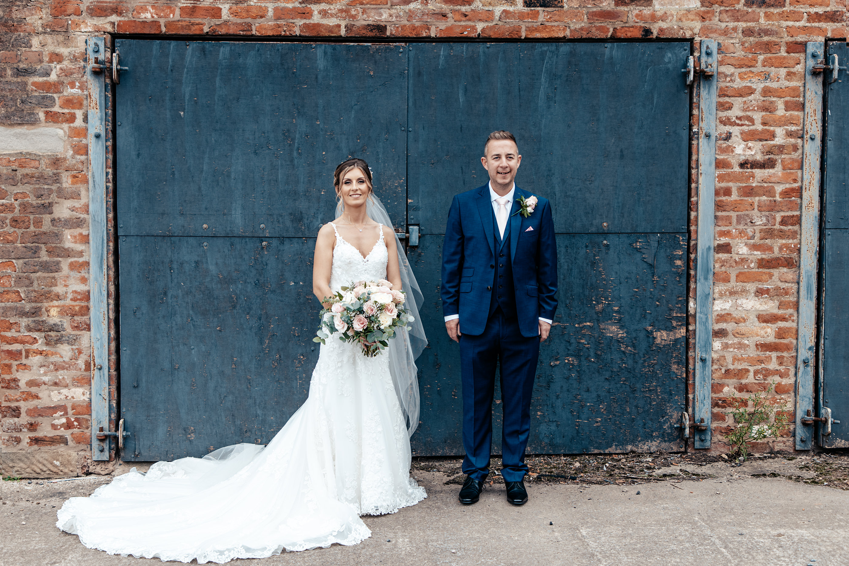 The bride and groom photoshoot 