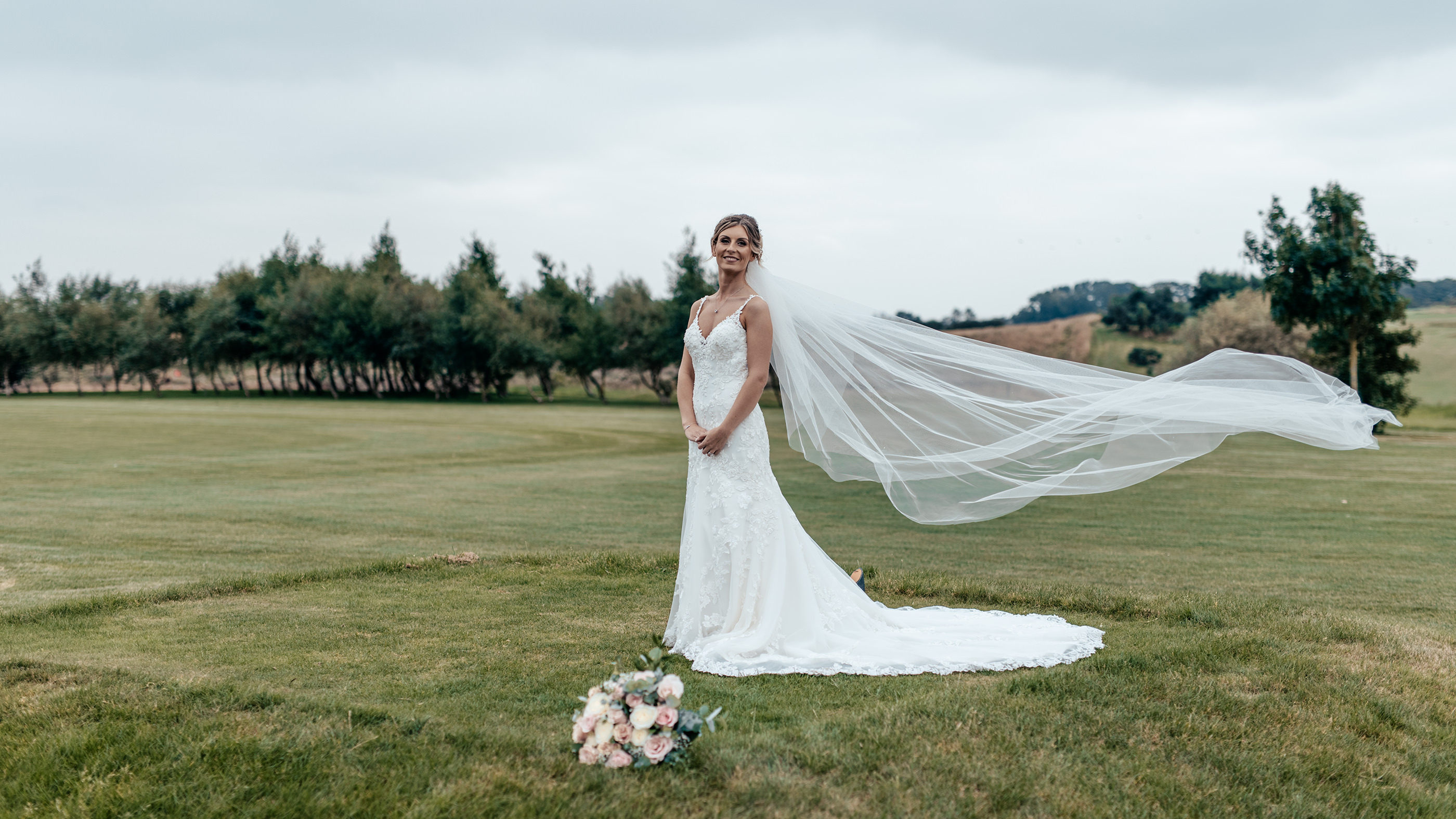 The Brides veil flies in the wind 