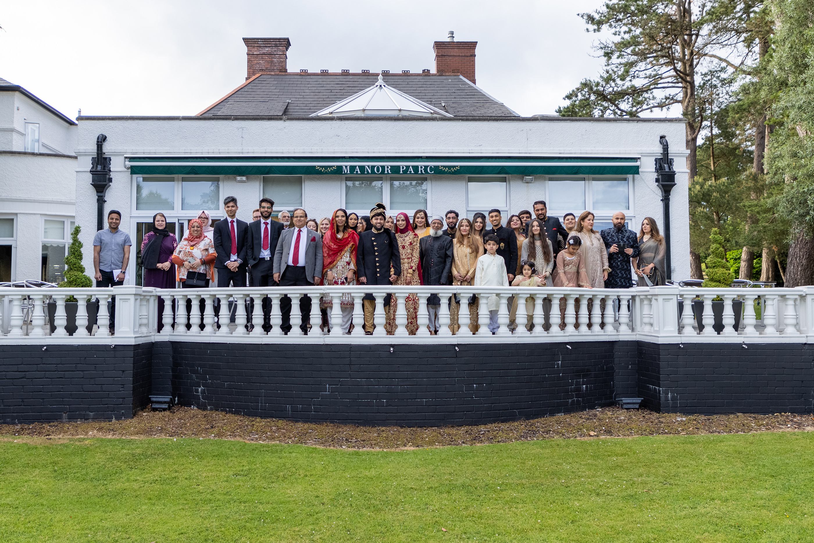family group wedding photos