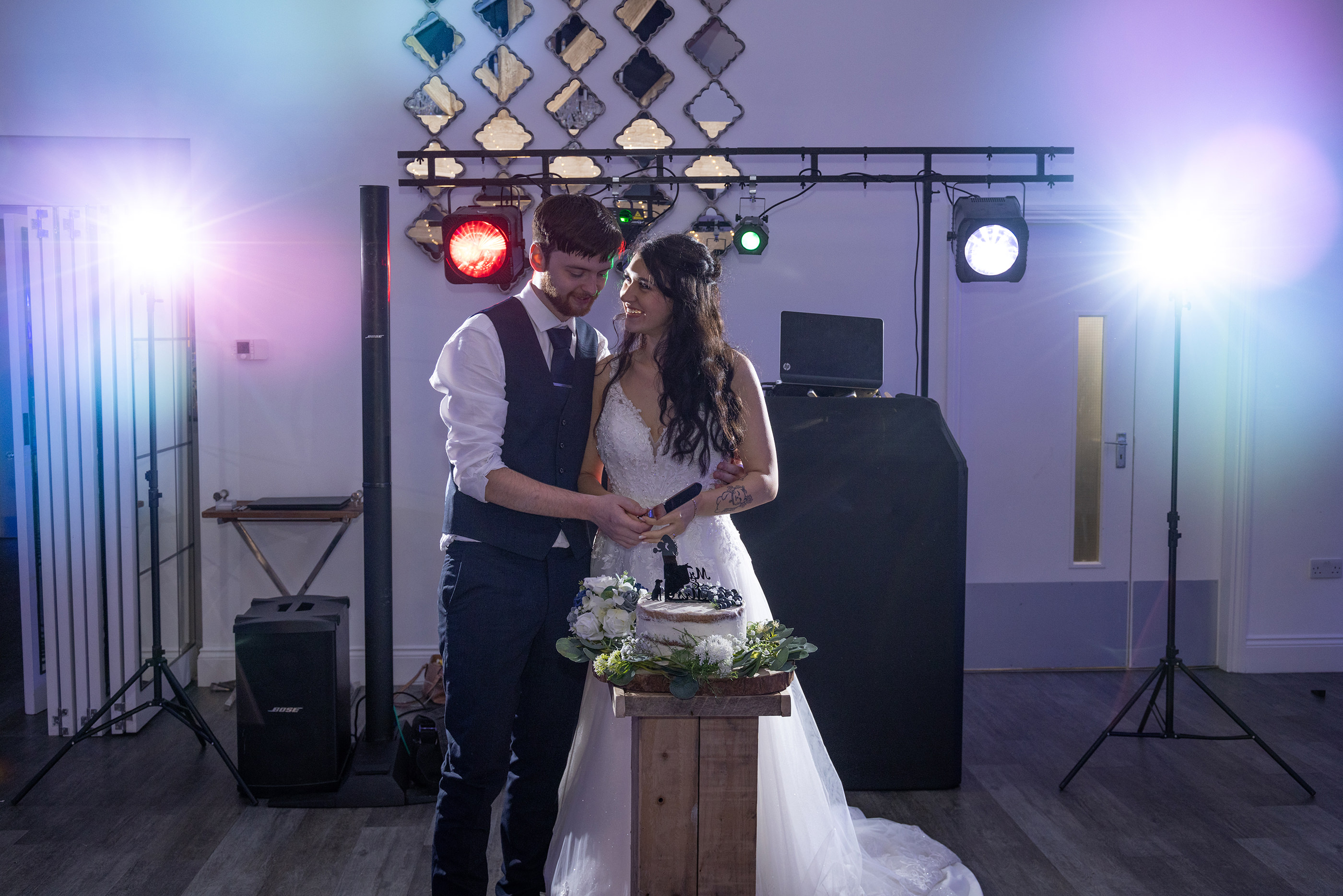 Emily and Neil cut their wedding cake 