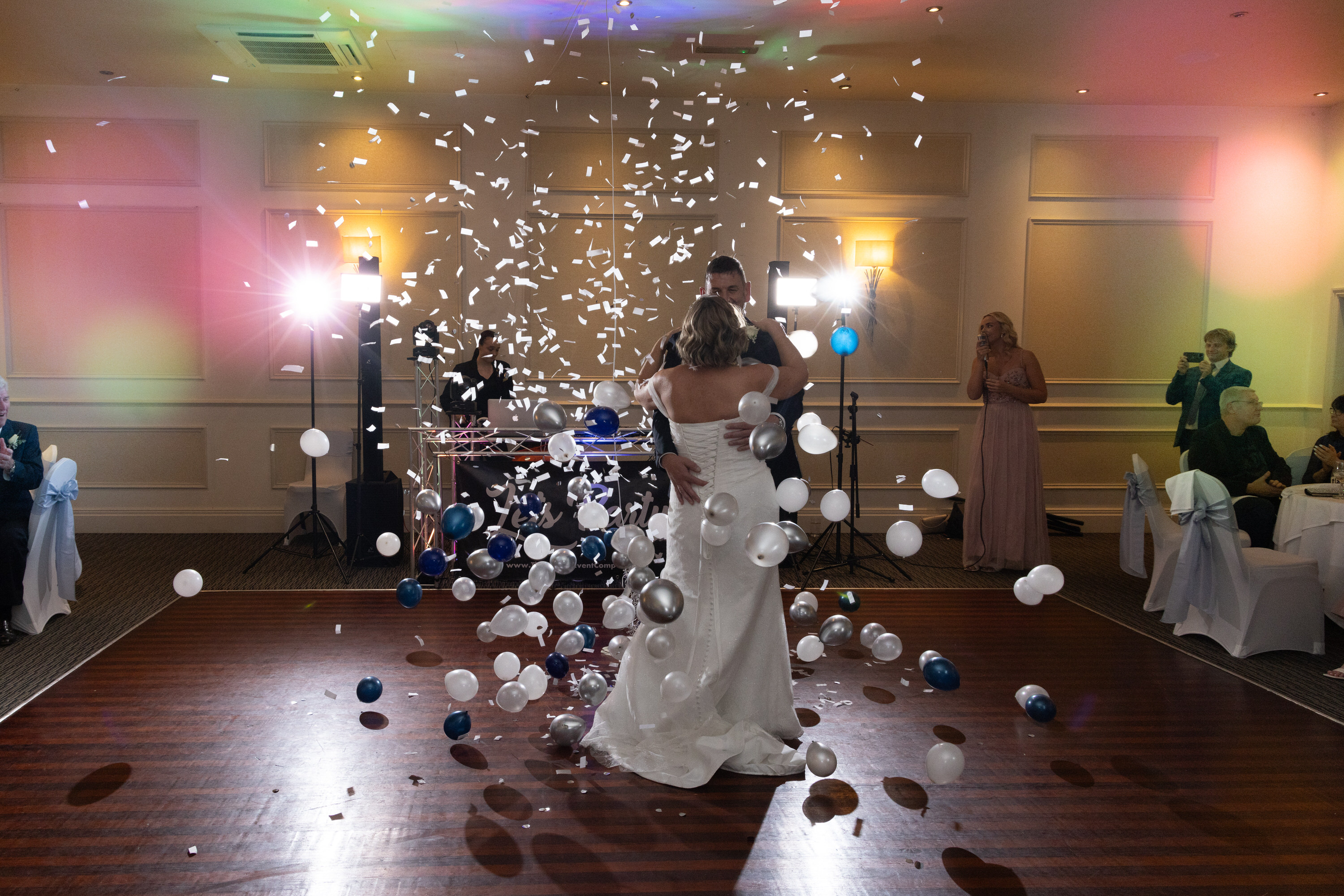 Balloon drop during the first dance 