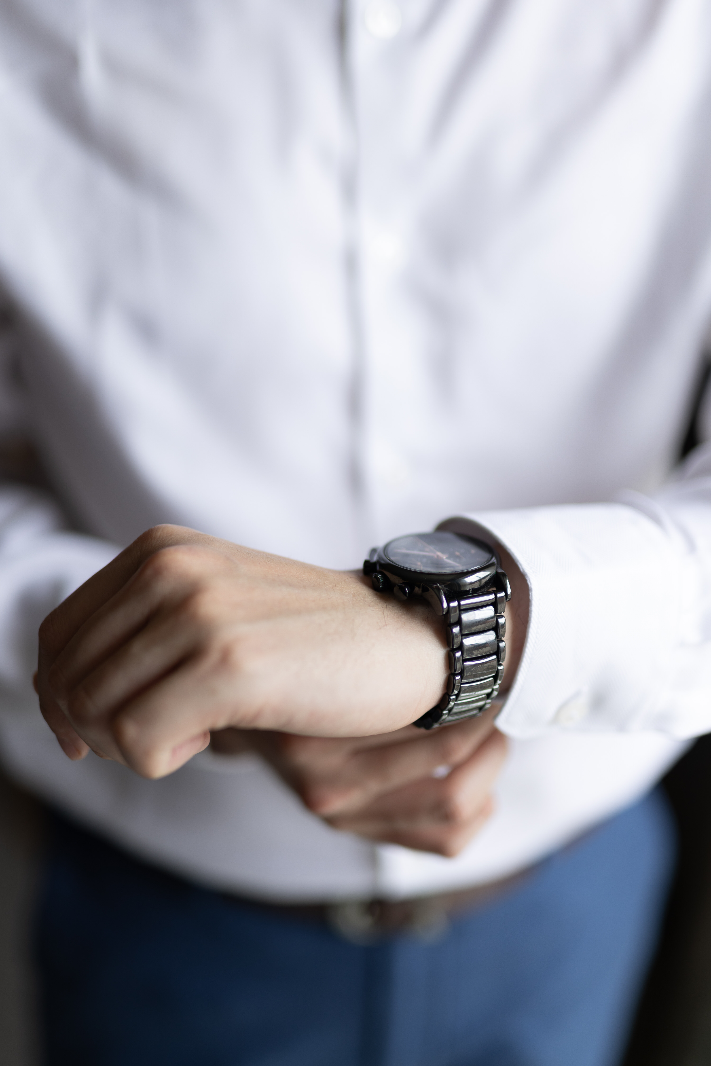 The groom putting on his watch for his wedding 