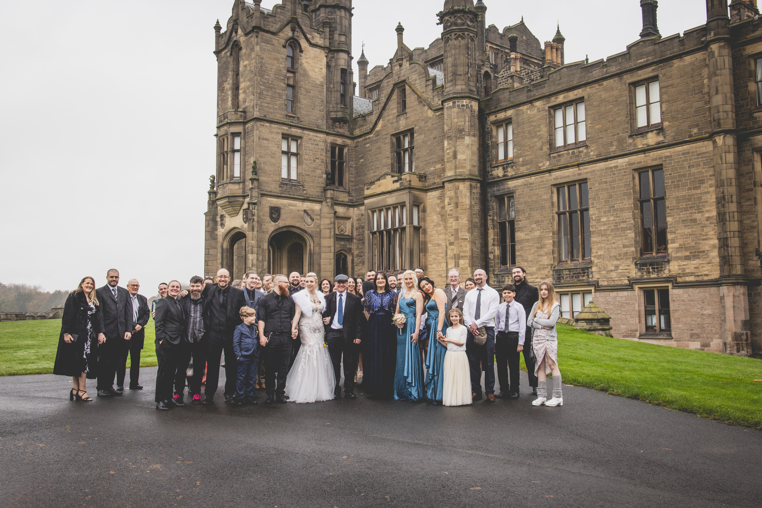 Group wedding photos Alison Castle 