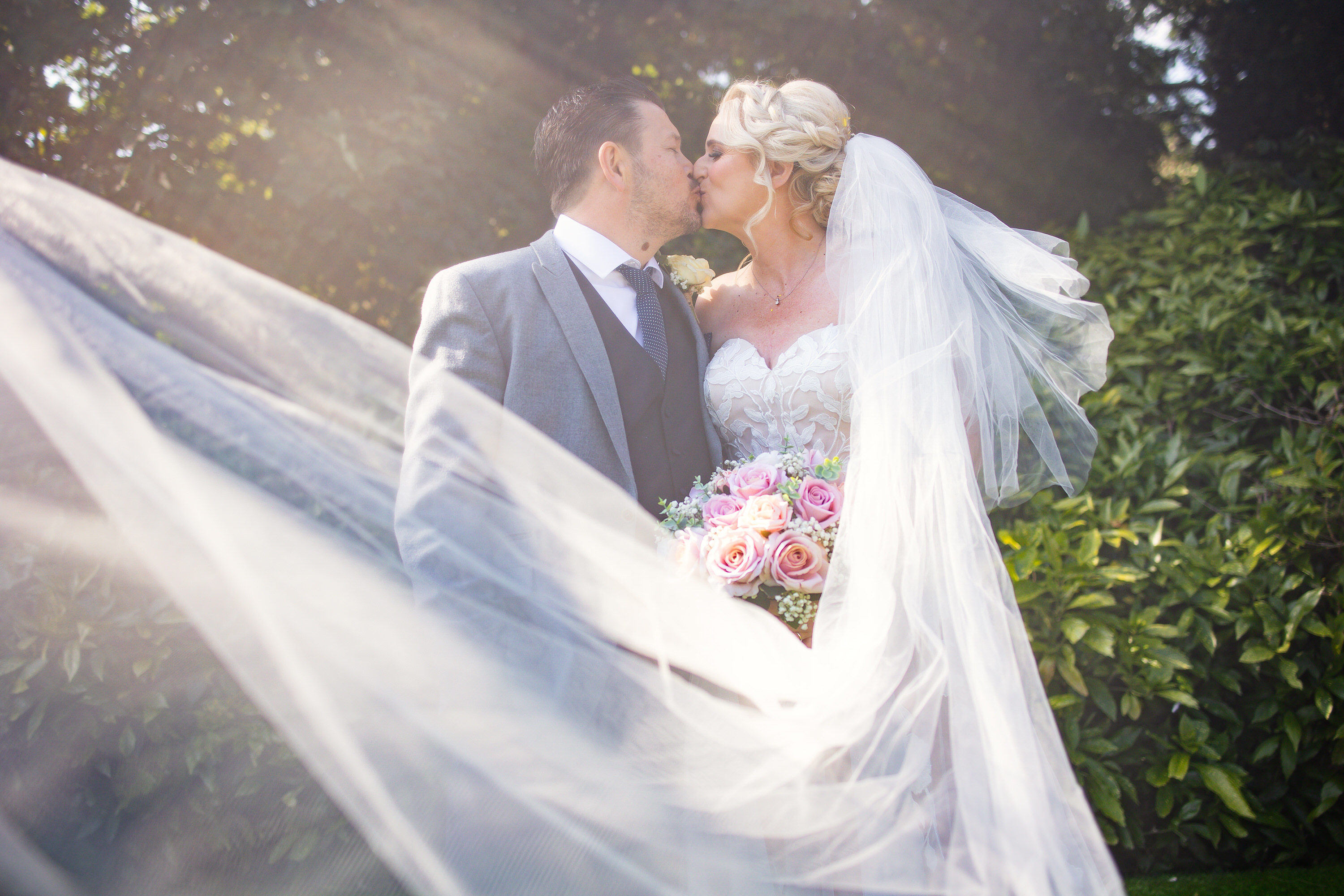 Photographing the bride and groom through the wedding Veil 