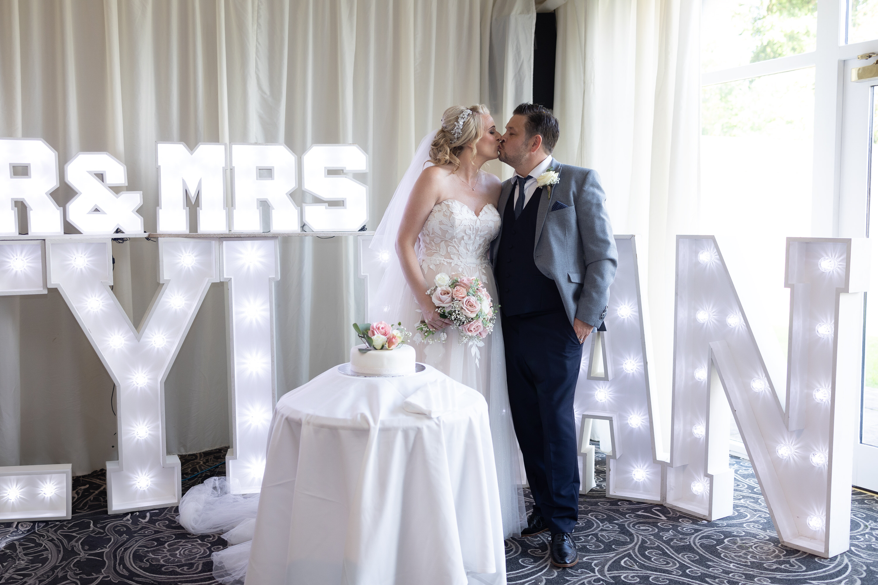Brenda and James with their wedding cake 