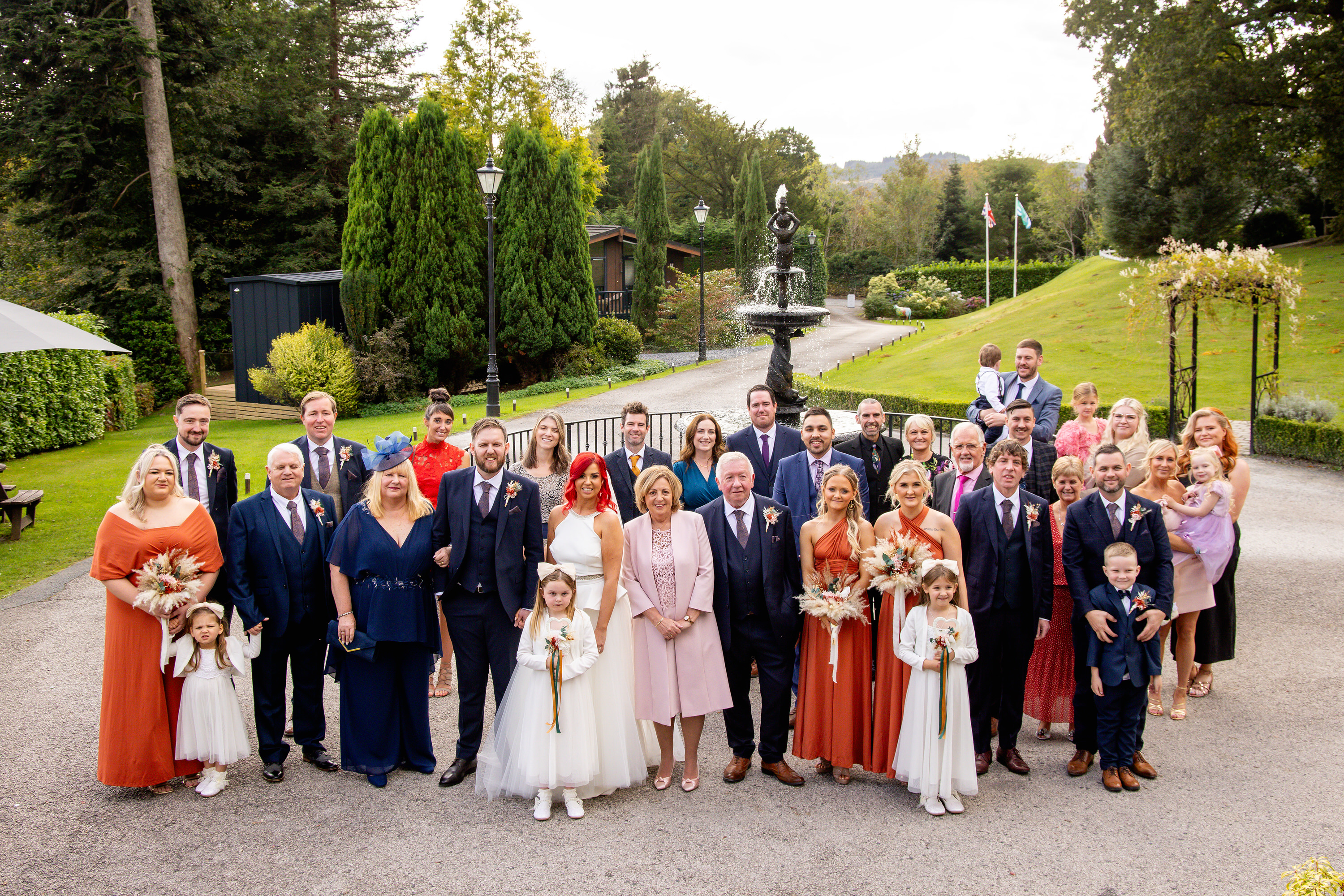 A group shot of all the wedding guests 