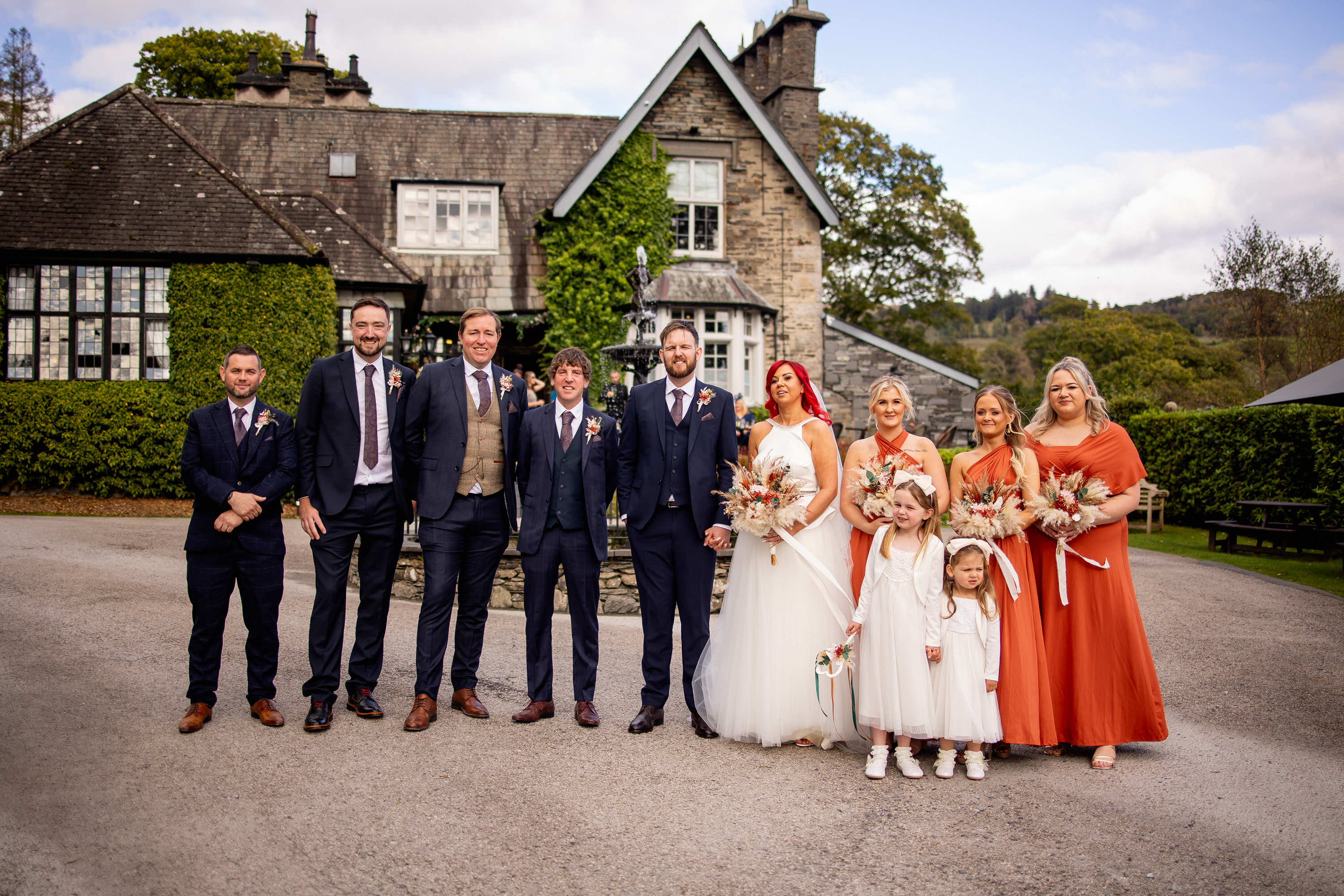 The bride and groom with the bridesmaids and groomsmen 