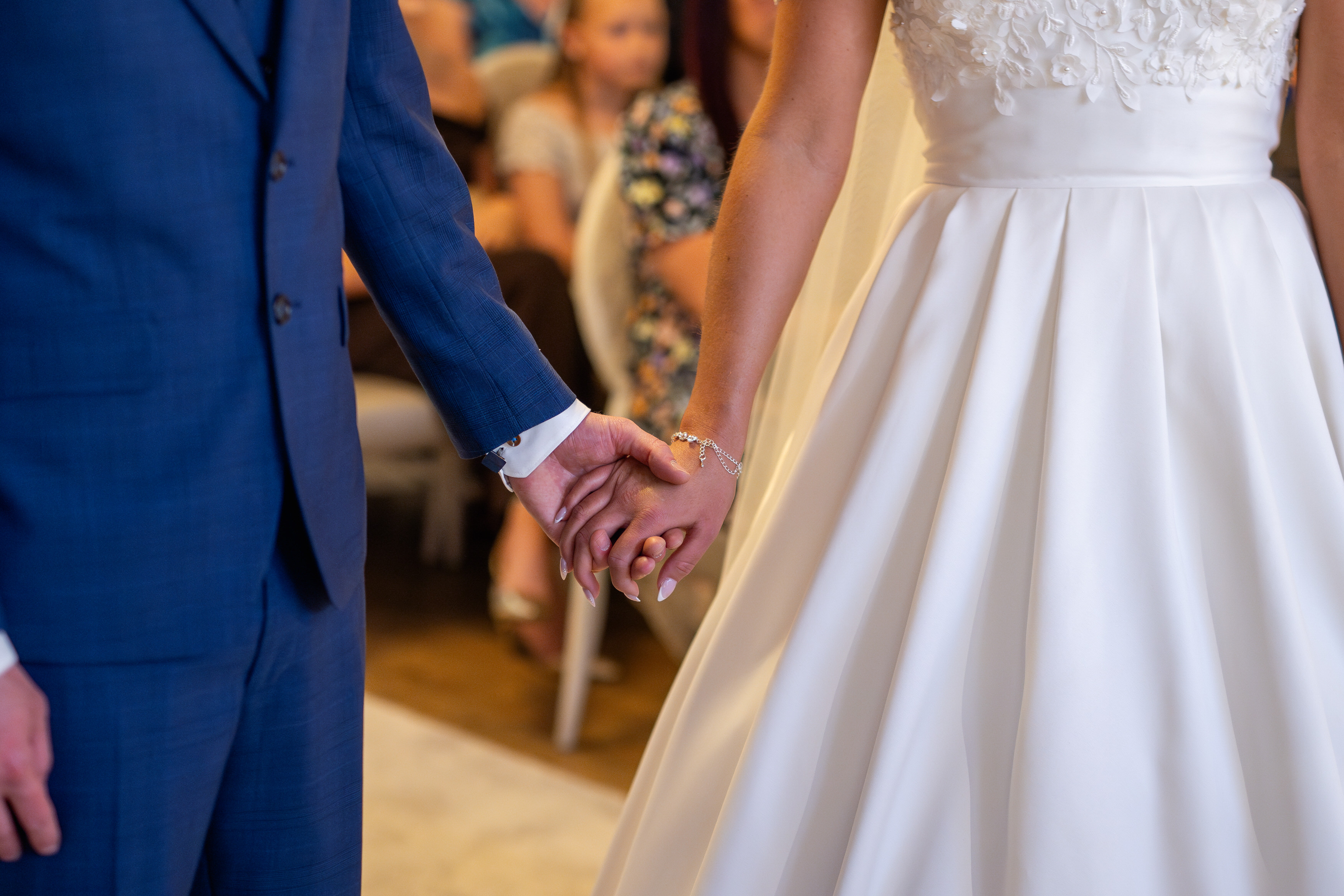 Jon and Katie hold hands during the wedding ceremony at the glendower hotel