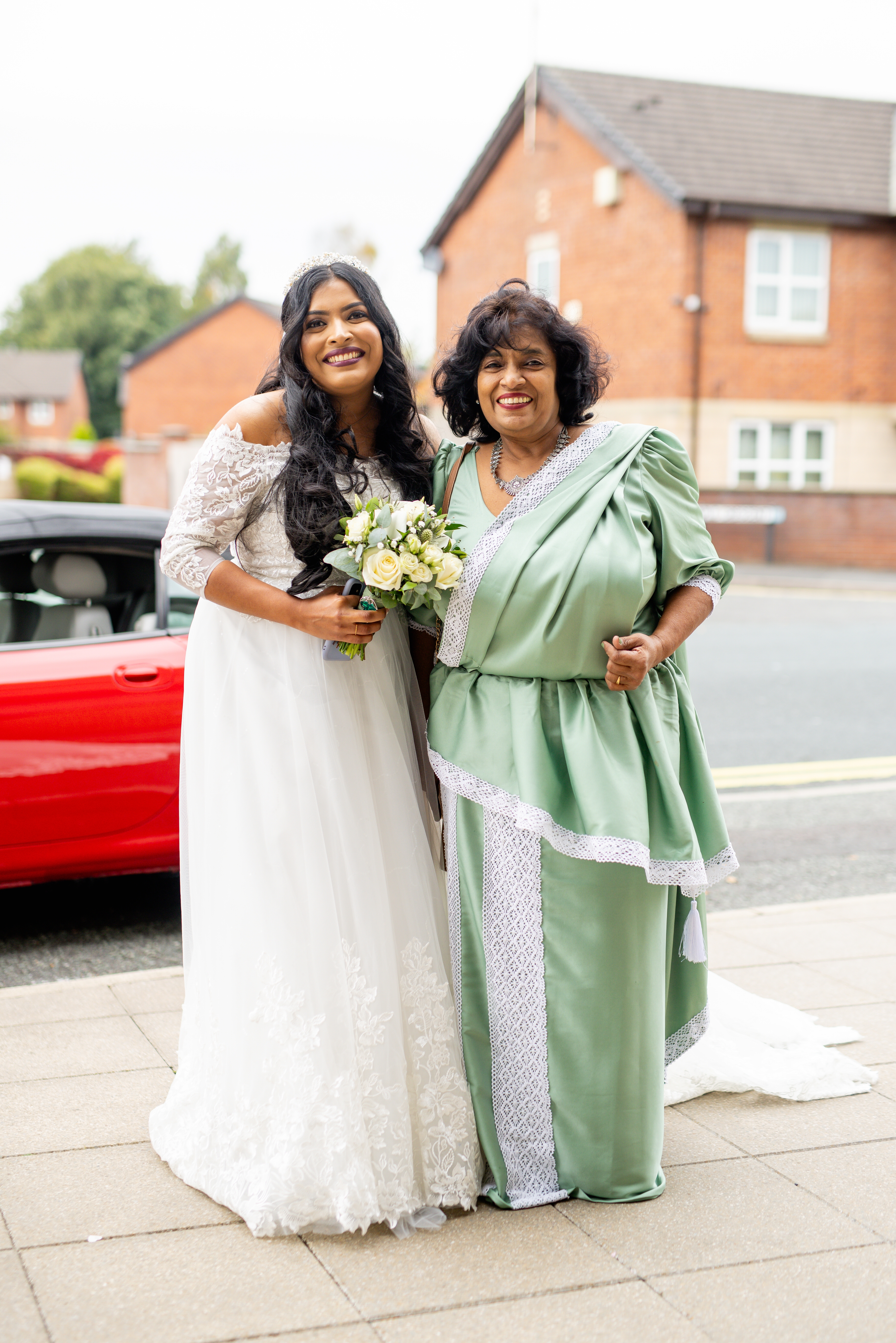 The bride with her mother 